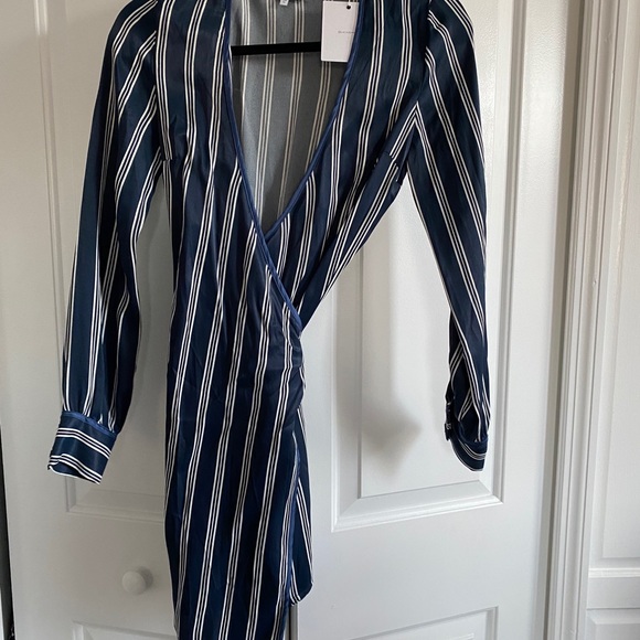 L’Academie Leone Wrap Dress - Picture 6 of 7